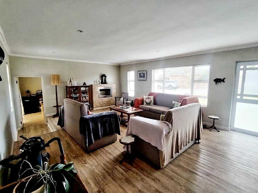 6 Bedroom Property for Sale in Kidds Beach Eastern Cape